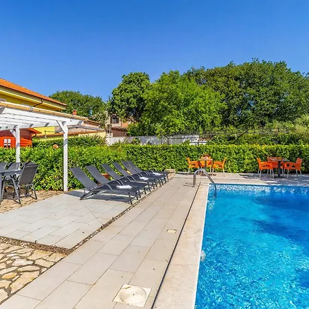Lovely Apartment In Medulin With Wifi *